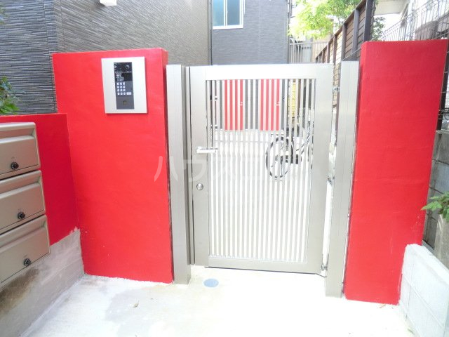 23/30 エントランス