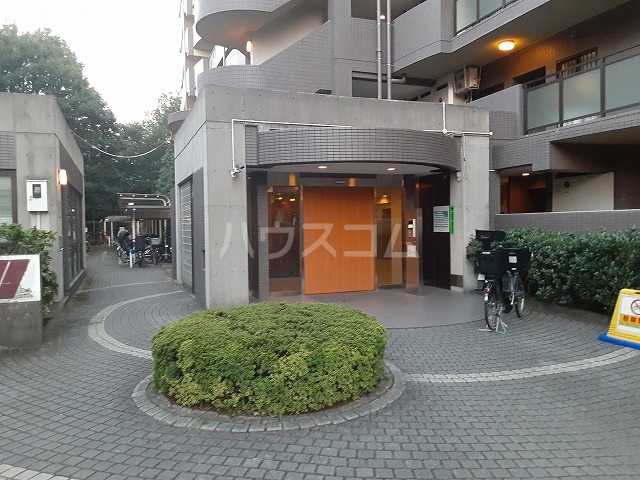 28/30 エントランス