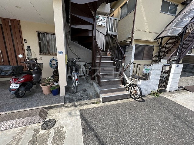 18/22 エントランス