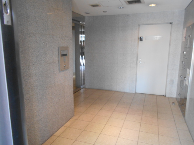 24/30 エントランス