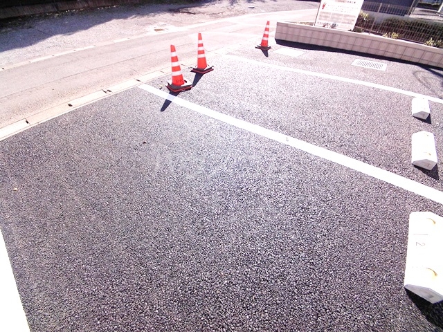 2/4 駐車場
