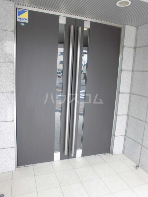 21/30 エントランス