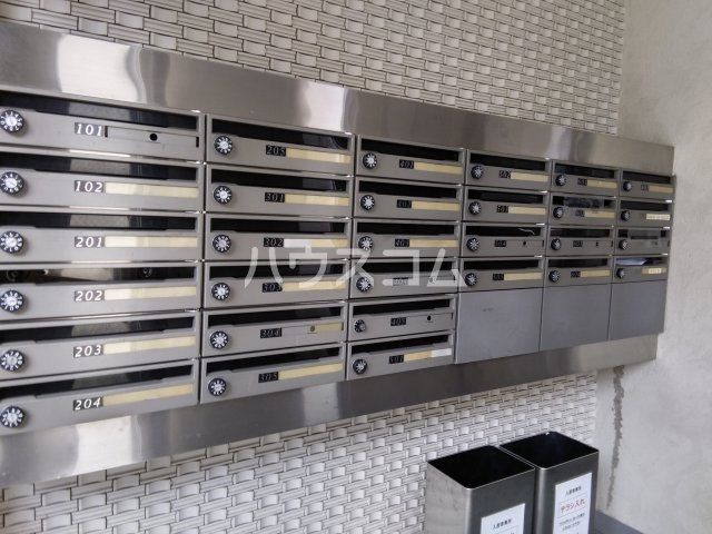 21/30 エントランス