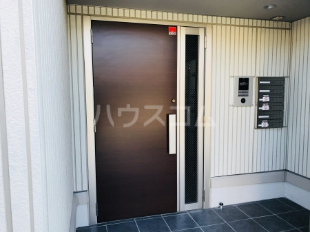 26/30 エントランス