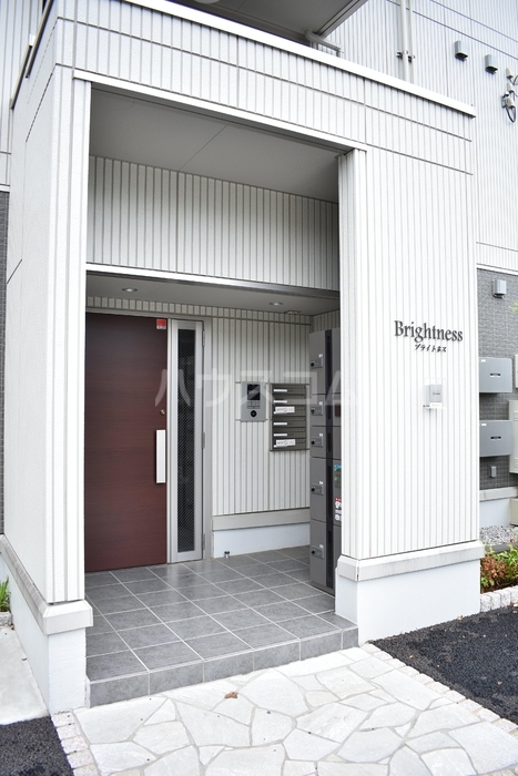 27/30 エントランス