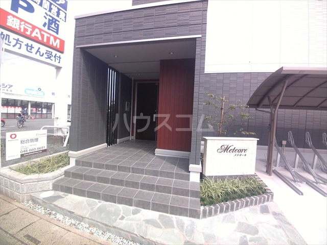 27/30 エントランス