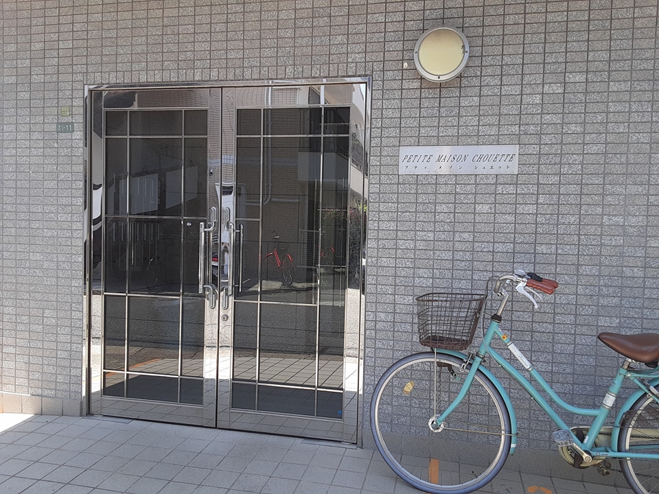 24/30 エントランス