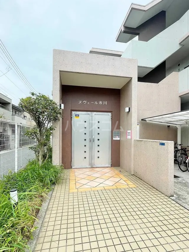 19/28 エントランス