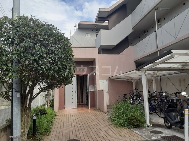 21/30 エントランス