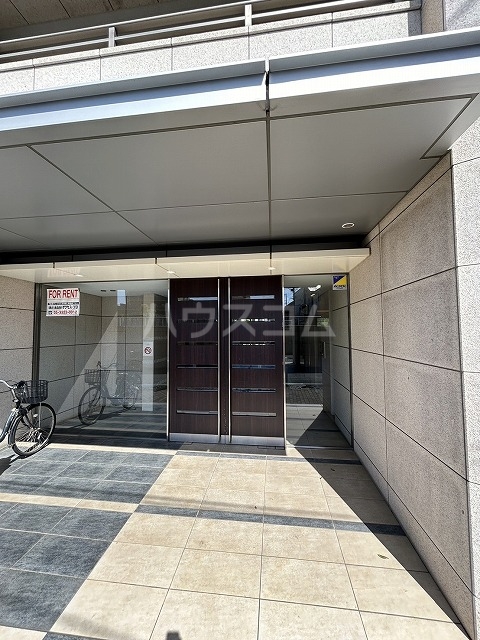 28/30 エントランス