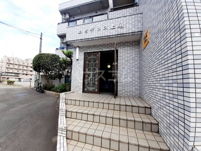 18/27 エントランス