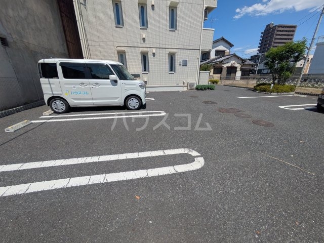 28/30 駐車場