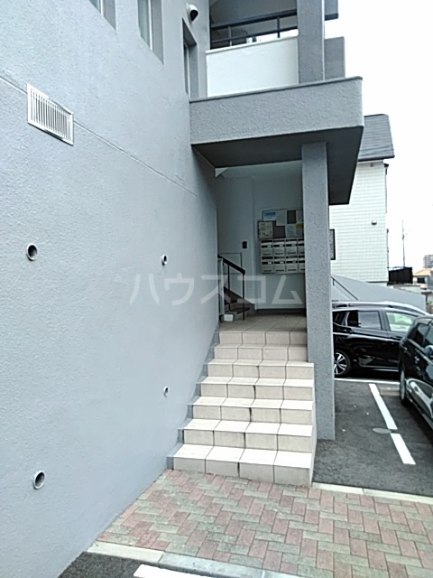 17/23 エントランス