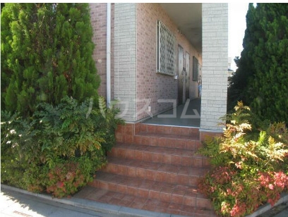 2/4 エントランス