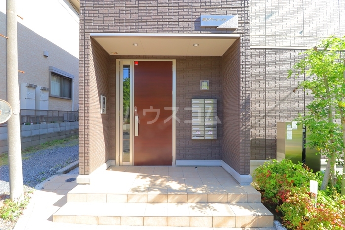 23/30 エントランス