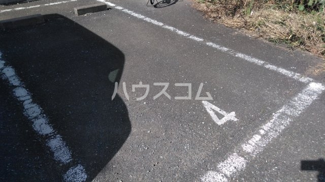 27/30 駐車場
