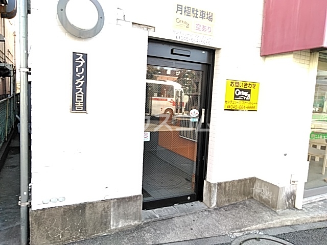 2/4 エントランス