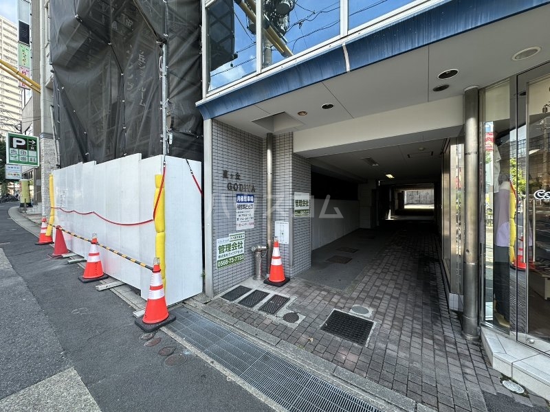 27/30 エントランス