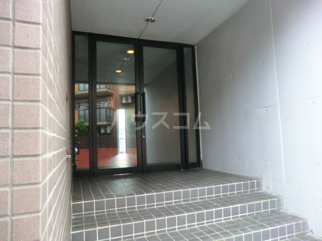 18/28 エントランス