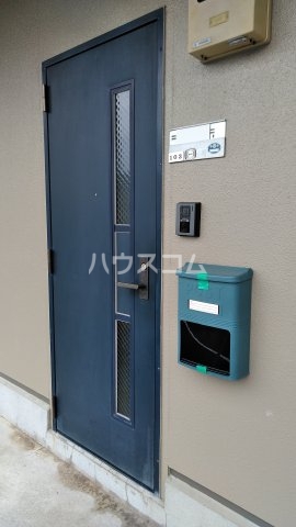 26/30 エントランス