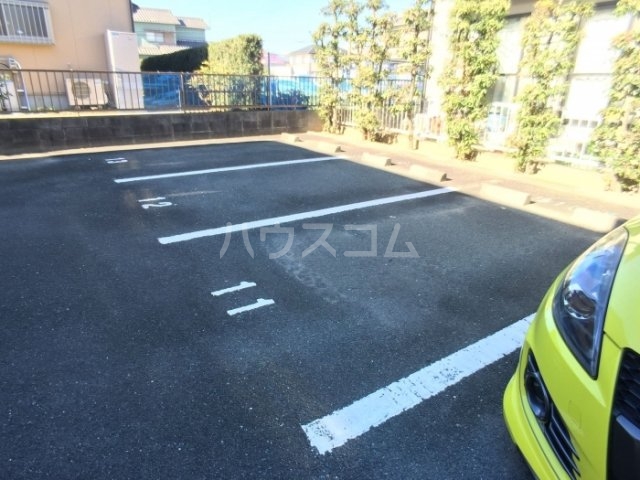 18/28 駐車場