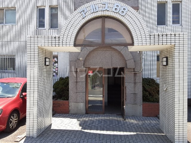 18/26 エントランス