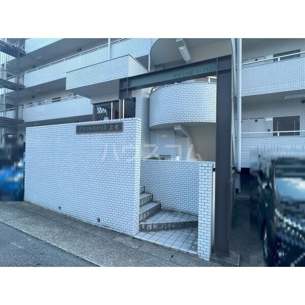 20/26 エントランス