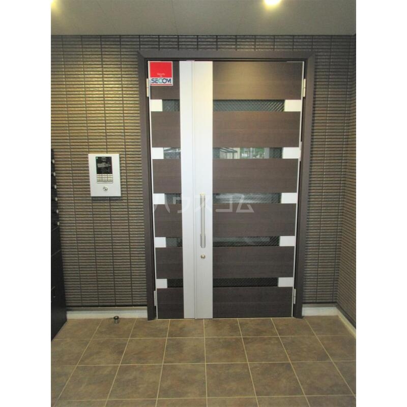 26/30 エントランス