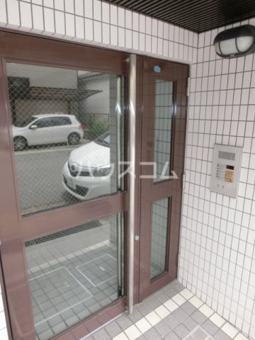 27/29 エントランス