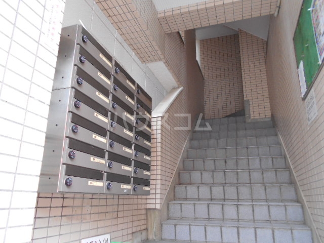 18/28 エントランス