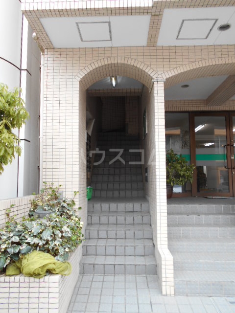 21/30 エントランス