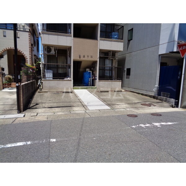 26/30 駐車場