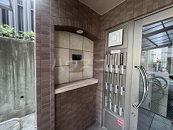 23/30 エントランス