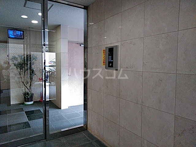 24/30 エントランス