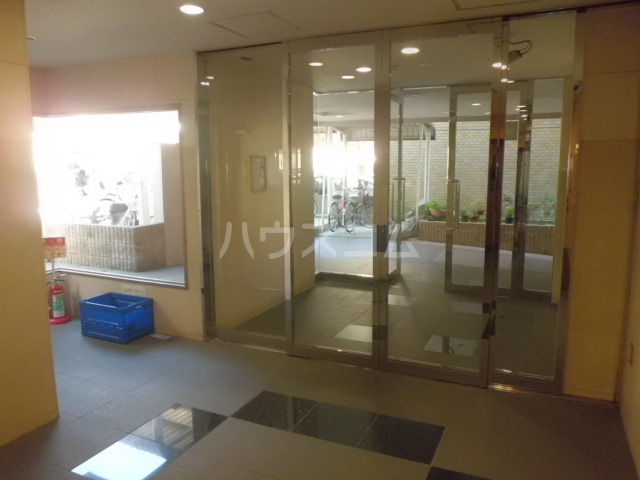 18/27 エントランス