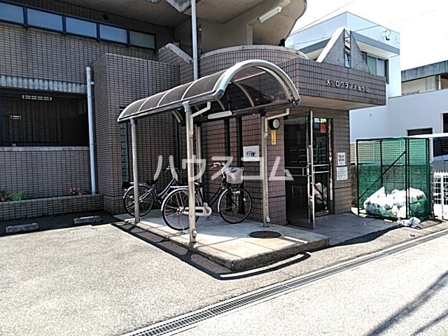 23/30 エントランス