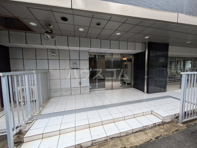 18/28 エントランス