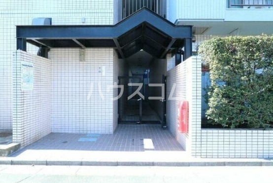 26/30 エントランス