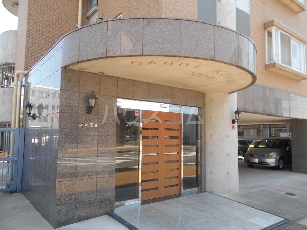 18/29 エントランス