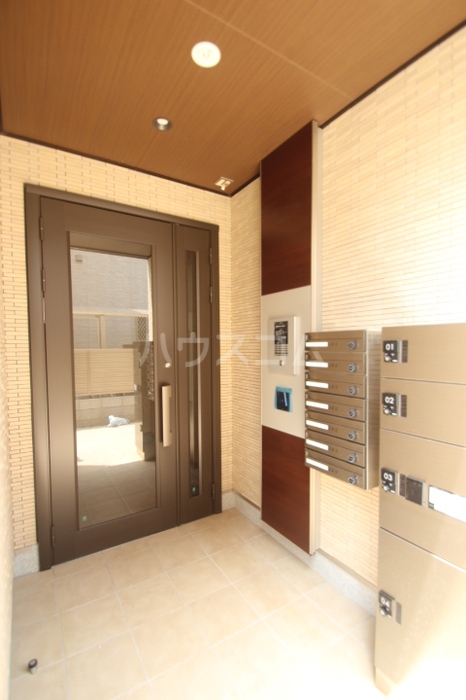 17/26 エントランス