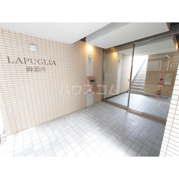 16/18 エントランス