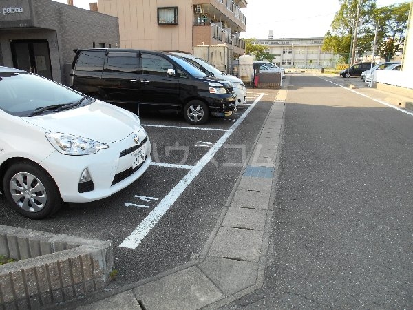 22/30 駐車場