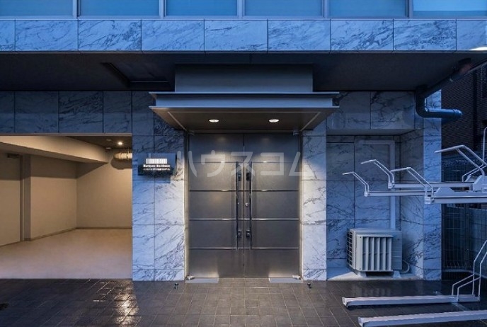 15/23 エントランス