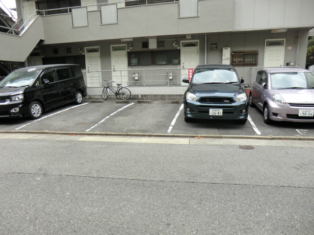 20/28 駐車場