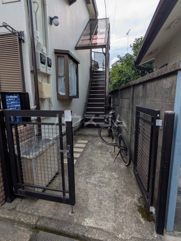25/26 エントランス