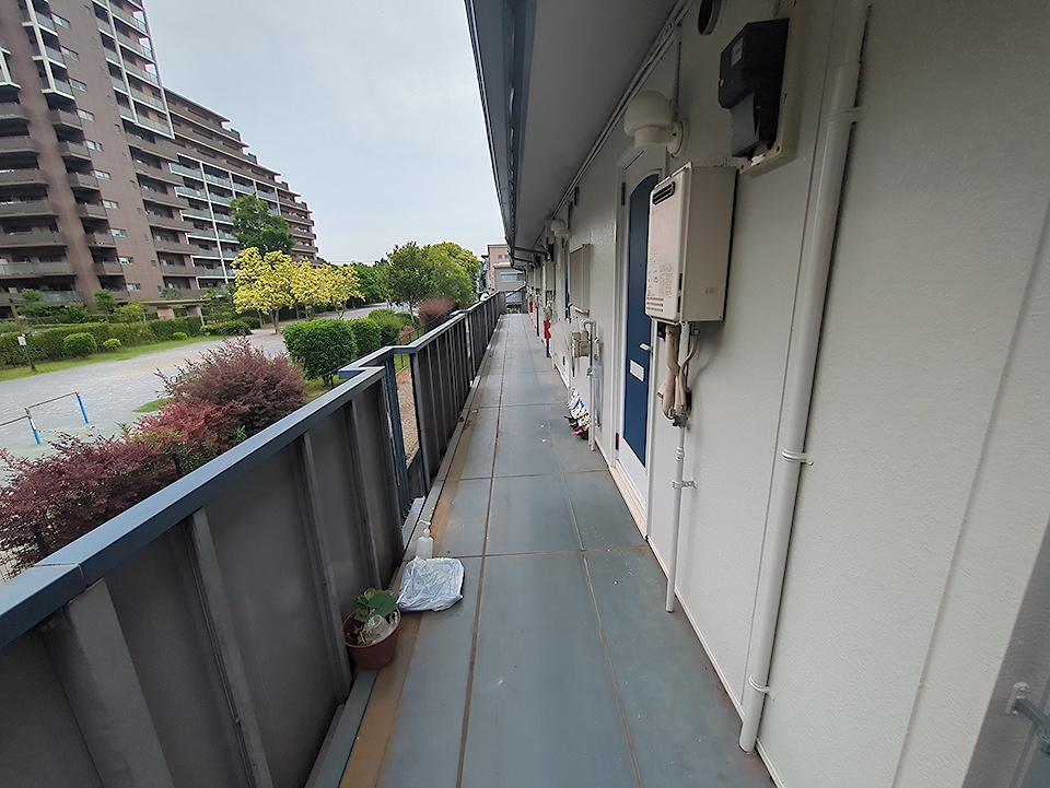 23/30 エントランス