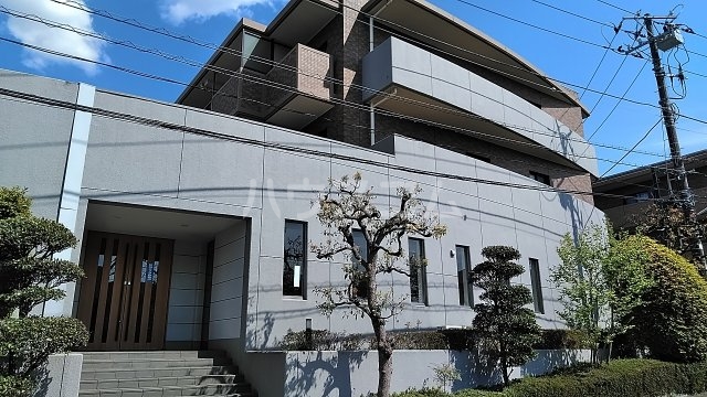 20/30 エントランス