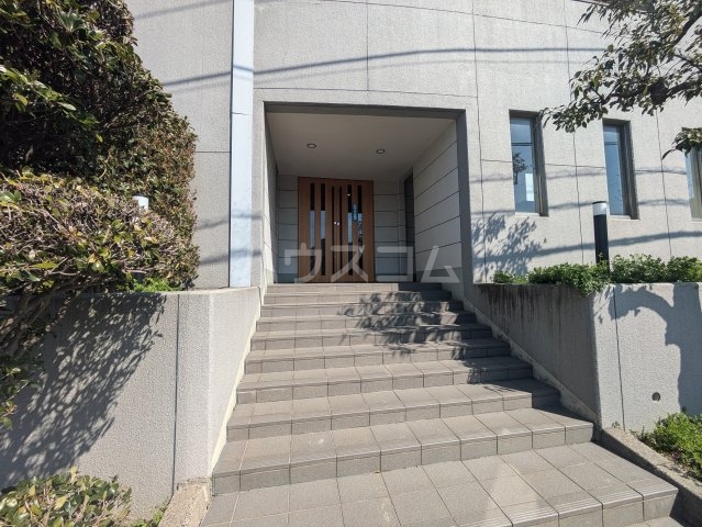 22/25 エントランス