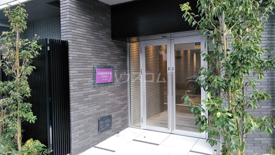 18/21 エントランス