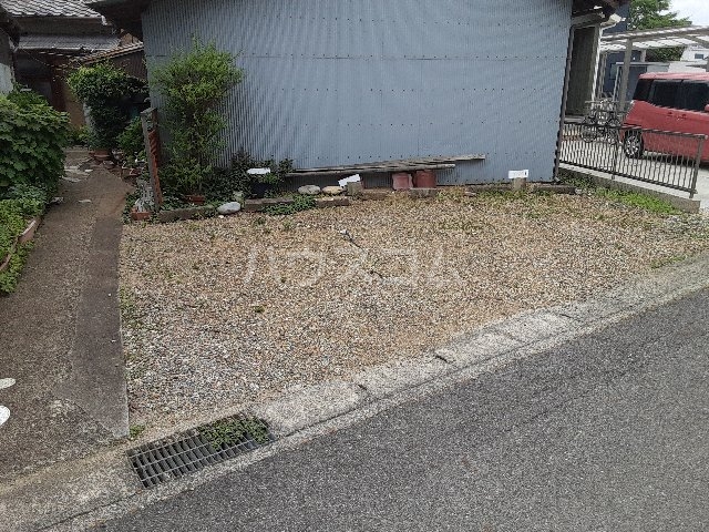 21/28 駐車場